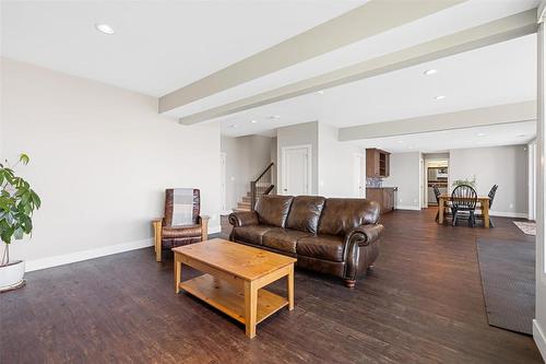 5590 Trestle Ridge Court, Kelowna, BC - Indoor Photo Showing Living Room