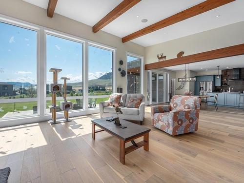 213 Rue Cheval Noir, Kamloops, BC - Indoor Photo Showing Living Room