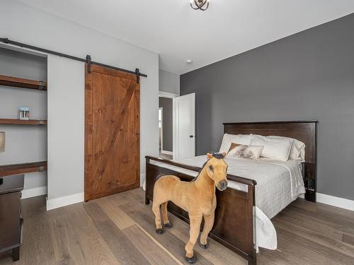 213 Rue Cheval Noir, Kamloops, BC - Indoor Photo Showing Bedroom