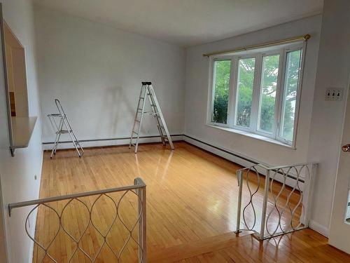 Living room - 107 Boul. Gérard-D.-Levesque, New Carlisle, QC - Indoor Photo Showing Other Room