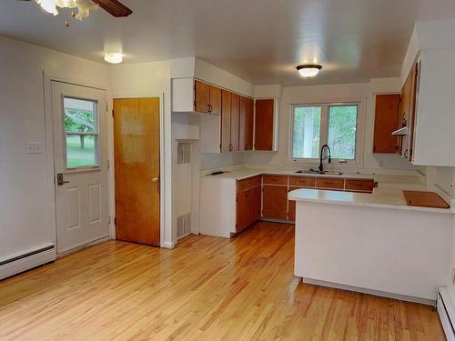 Kitchen - 107 Boul. Gérard-D.-Levesque, New Carlisle, QC - Indoor Photo Showing Kitchen With Double Sink