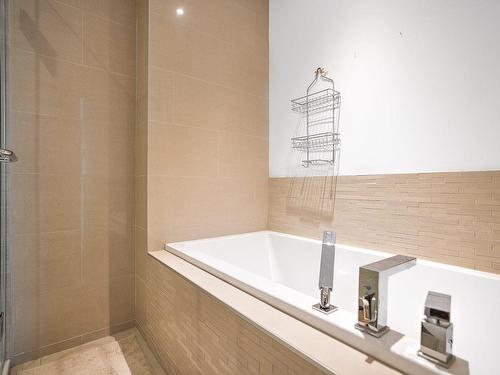 Salle de bains attenante Ã  la CCP - 2605-495 Av. Viger O., Montréal (Ville-Marie), QC - Indoor Photo Showing Bathroom