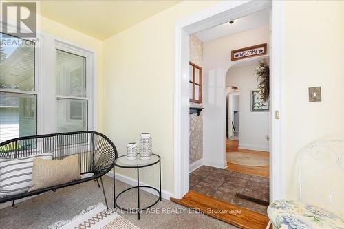 316 Angeline Street S, Kawartha Lakes, ON - Indoor Photo Showing Living Room