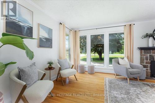 316 Angeline Street S, Kawartha Lakes, ON - Indoor Photo Showing Dining Room