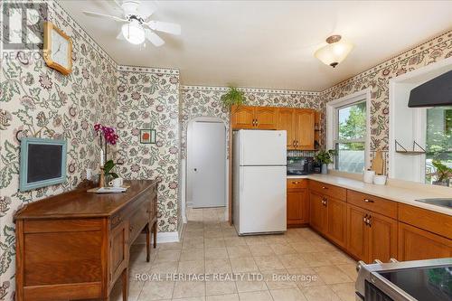 316 Angeline Street S, Kawartha Lakes, ON - Indoor Photo Showing Kitchen