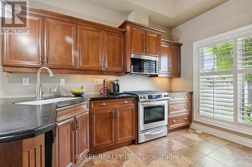 32 Pinot Trail, Niagara-On-The-Lake, ON - Indoor Photo Showing Kitchen