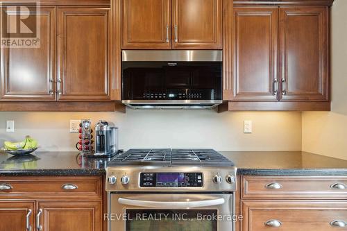 32 Pinot Trail, Niagara-On-The-Lake, ON - Indoor Photo Showing Kitchen