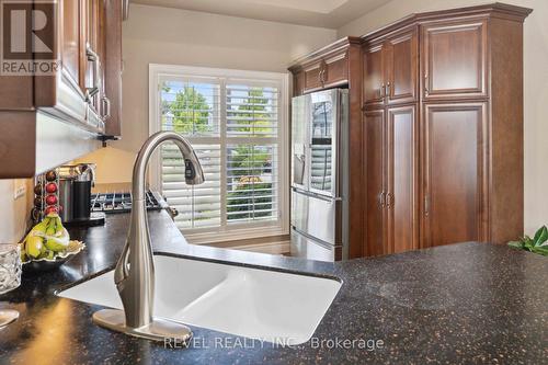 32 Pinot Trail, Niagara-On-The-Lake, ON - Indoor Photo Showing Kitchen