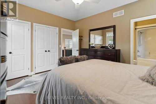 32 Pinot Trail, Niagara-On-The-Lake, ON - Indoor Photo Showing Bedroom