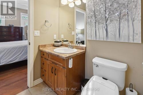 32 Pinot Trail, Niagara-On-The-Lake, ON - Indoor Photo Showing Bathroom