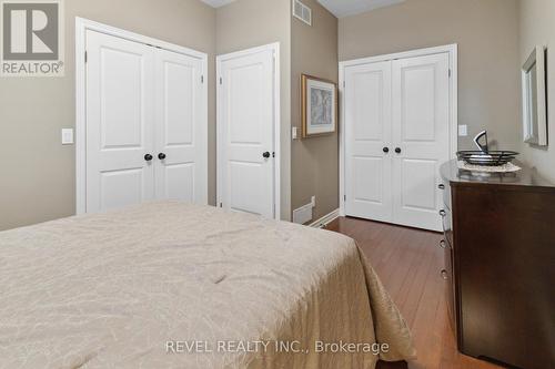 32 Pinot Trail, Niagara-On-The-Lake, ON - Indoor Photo Showing Bedroom