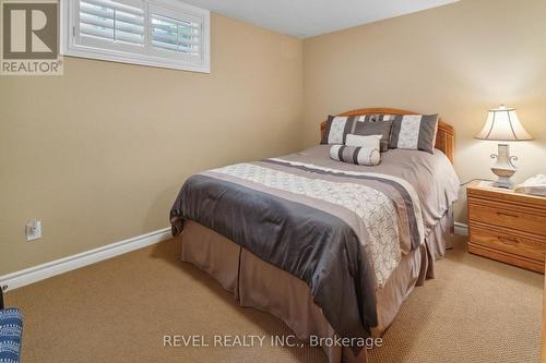 32 Pinot Trail, Niagara-On-The-Lake, ON - Indoor Photo Showing Bedroom