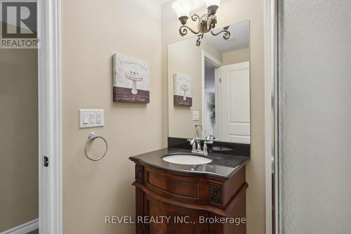 32 Pinot Trail, Niagara-On-The-Lake, ON - Indoor Photo Showing Bathroom