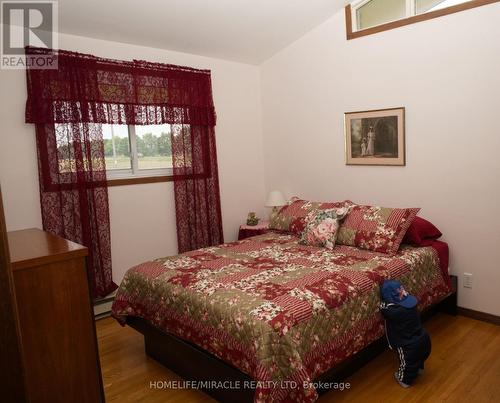 3735 Ninth Line, Bradford West Gwillimbury, ON - Indoor Photo Showing Bedroom