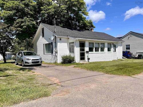 2 Wellington Street, Amherst, NS 