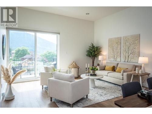 514 Victoria  Street Unit# 511, Nelson, BC - Indoor Photo Showing Living Room