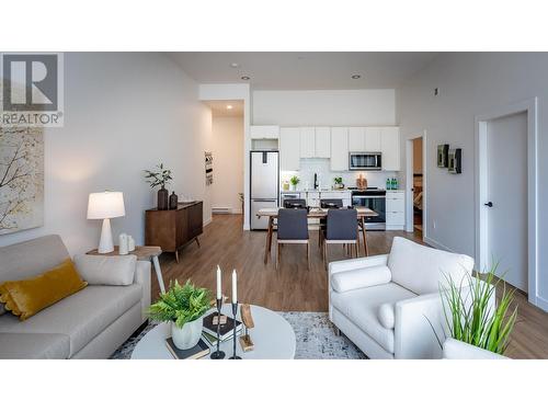 514 Victoria  Street Unit# 511, Nelson, BC - Indoor Photo Showing Living Room