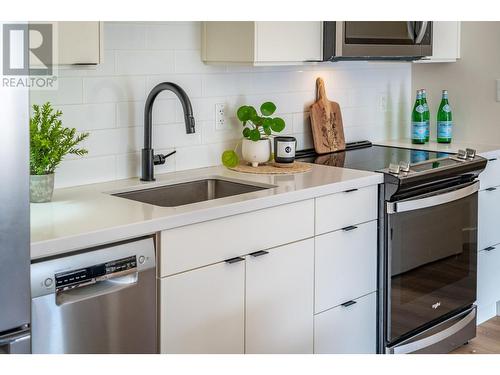 514 Victoria  Street Unit# 511, Nelson, BC - Indoor Photo Showing Kitchen With Upgraded Kitchen