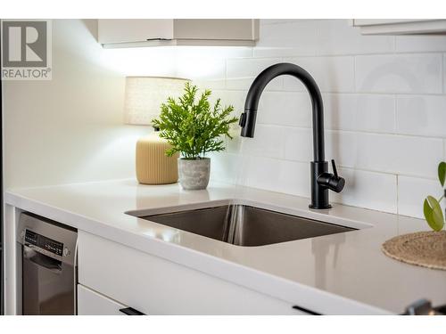 514 Victoria  Street Unit# 511, Nelson, BC - Indoor Photo Showing Kitchen