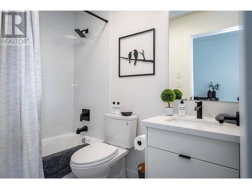 514 Victoria  Street Unit# 511, Nelson, BC - Indoor Photo Showing Bathroom