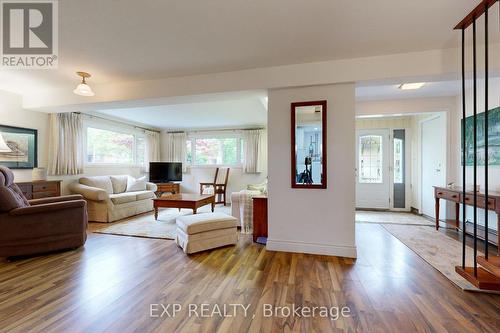 760 Oshawa Boulevard N, Oshawa, ON - Indoor Photo Showing Living Room