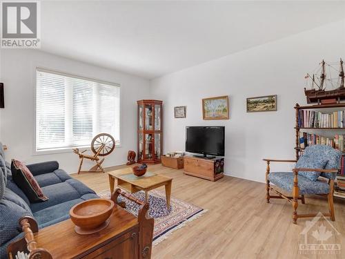 40 Tom Gavinski Street, Arnprior, ON - Indoor Photo Showing Living Room