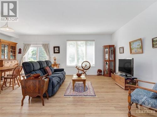 40 Tom Gavinski Street, Arnprior, ON - Indoor Photo Showing Living Room