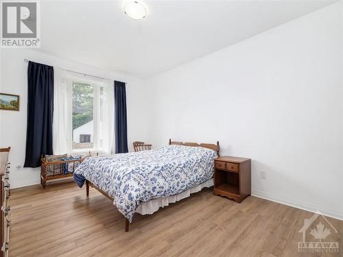 Large Primary bedroom with ensuite and walk-in closet - 40 Tom Gavinski Street, Arnprior, ON - Indoor Photo Showing Bedroom