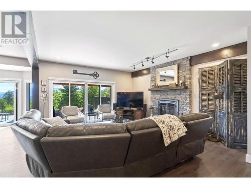 3901 60 Street Nw, Salmon Arm, BC - Indoor Photo Showing Living Room With Fireplace