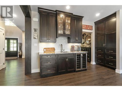 3901 60 Street Nw, Salmon Arm, BC - Indoor Photo Showing Kitchen