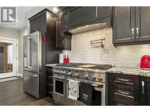 3901 60 Street Nw, Salmon Arm, BC - Indoor Photo Showing Kitchen With Upgraded Kitchen