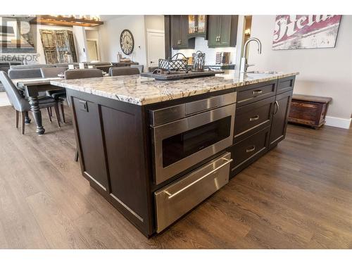 3901 60 Street Nw, Salmon Arm, BC - Indoor Photo Showing Kitchen With Upgraded Kitchen