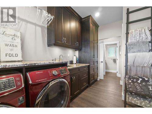 3901 60 Street Nw, Salmon Arm, BC - Indoor Photo Showing Laundry Room