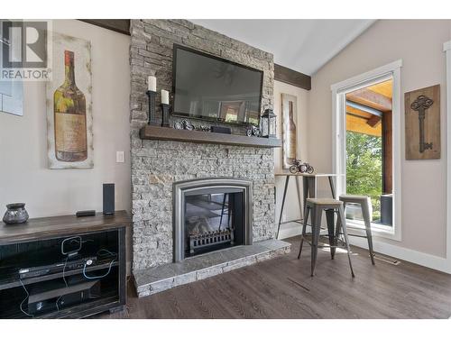 3901 60 Street Nw, Salmon Arm, BC - Indoor Photo Showing Living Room With Fireplace