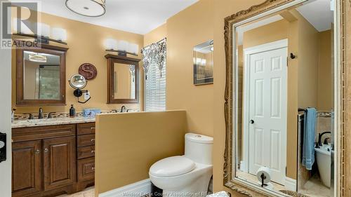 759 Chilver Road, Windsor, ON - Indoor Photo Showing Bathroom