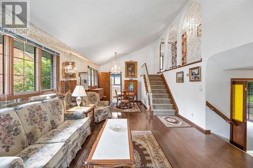 3770 Huntington, Windsor, ON - Indoor Photo Showing Living Room