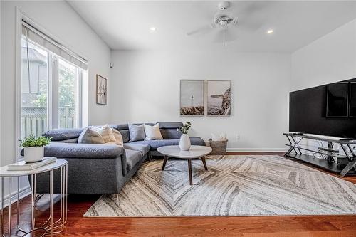 5228 Garland Crescent, Burlington, ON - Indoor Photo Showing Living Room