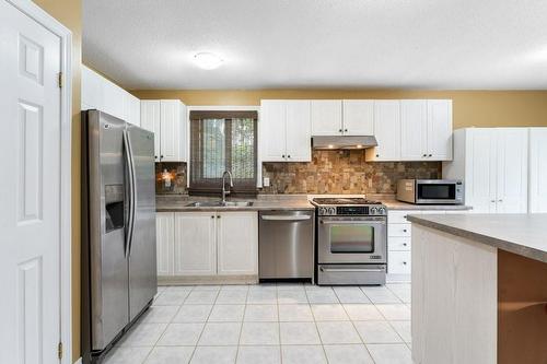 Kitchen - 14 Marlow Avenue, Grimsby, ON - Indoor Photo Showing Kitchen With Double Sink