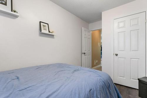 Bedroom - 14 Marlow Avenue, Grimsby, ON - Indoor Photo Showing Bedroom