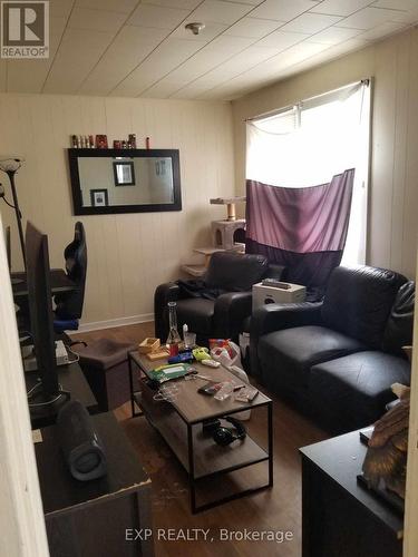 377 Hemlock Street, Timmins, ON - Indoor Photo Showing Living Room