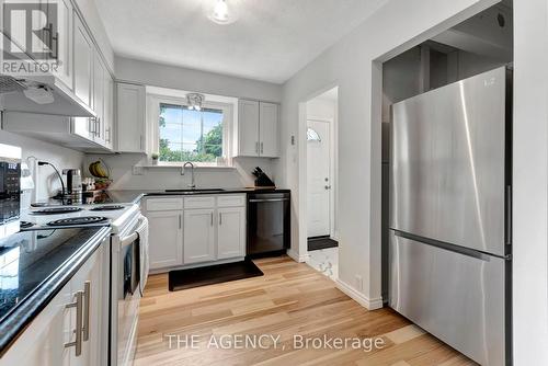 26 Centennial Avenue, Tillsonburg, ON - Indoor Photo Showing Kitchen