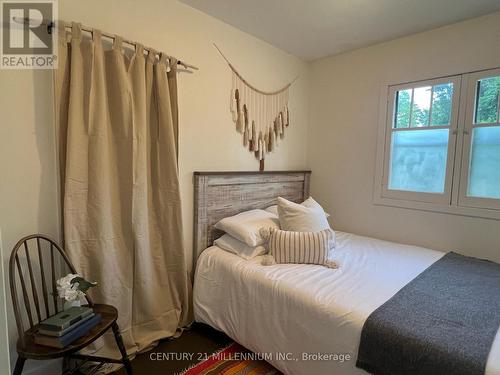 21 72Nd Street N, Wasaga Beach, ON - Indoor Photo Showing Bedroom