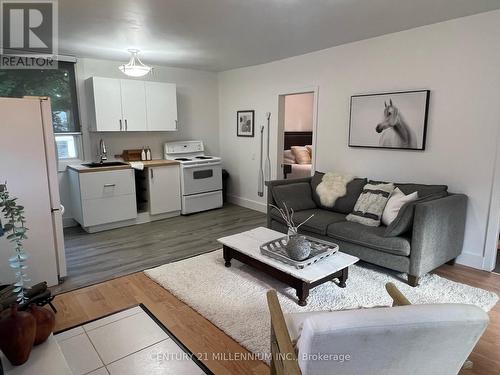 21 72Nd Street N, Wasaga Beach, ON - Indoor Photo Showing Living Room