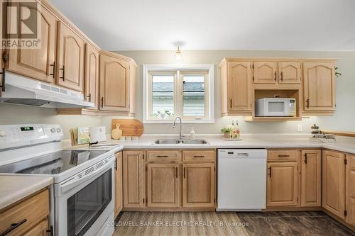 272 Heritage Park Drive, Greater Napanee, ON - Indoor Photo Showing Kitchen With Double Sink