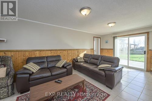 5054 Westchester Bourne, Thames Centre (Dorchester), ON - Indoor Photo Showing Living Room