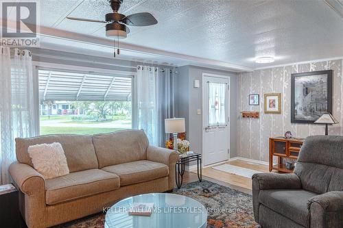 239 Southwind Court, Lambton Shores (Grand Bend), ON - Indoor Photo Showing Living Room