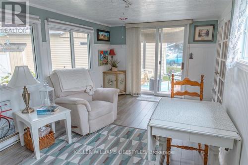 239 Southwind Court, Lambton Shores (Grand Bend), ON - Indoor Photo Showing Living Room