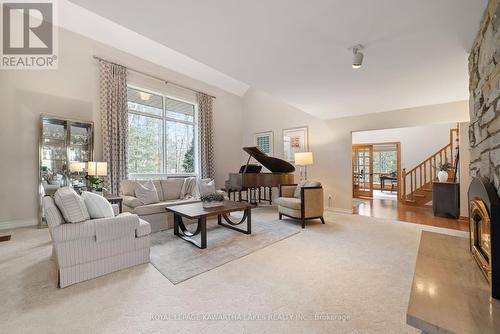 28 Golf Club Crescent, Kawartha Lakes, ON - Indoor Photo Showing Living Room