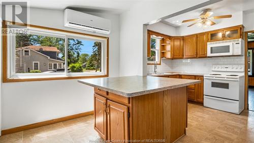 1312 Torquay Drive, Kingsville, ON - Indoor Photo Showing Kitchen