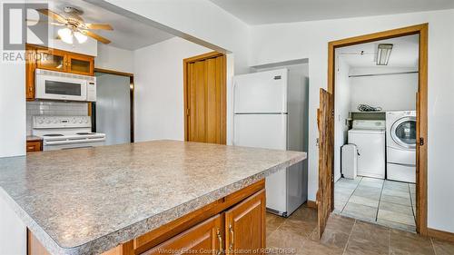 1312 Torquay Drive, Kingsville, ON - Indoor Photo Showing Kitchen